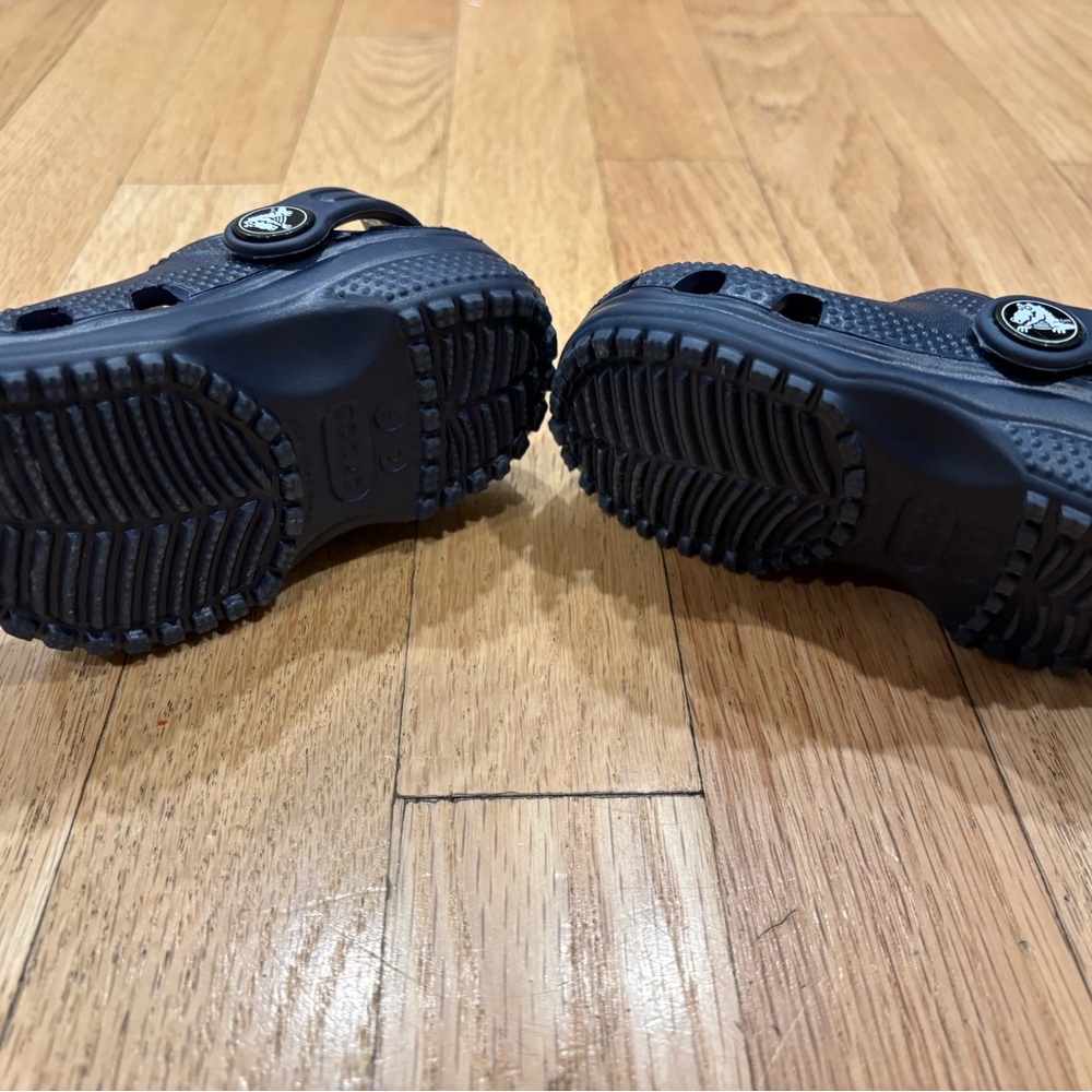 CROCS Toddler Size 5 Dark Blue - Picture 3 of 4